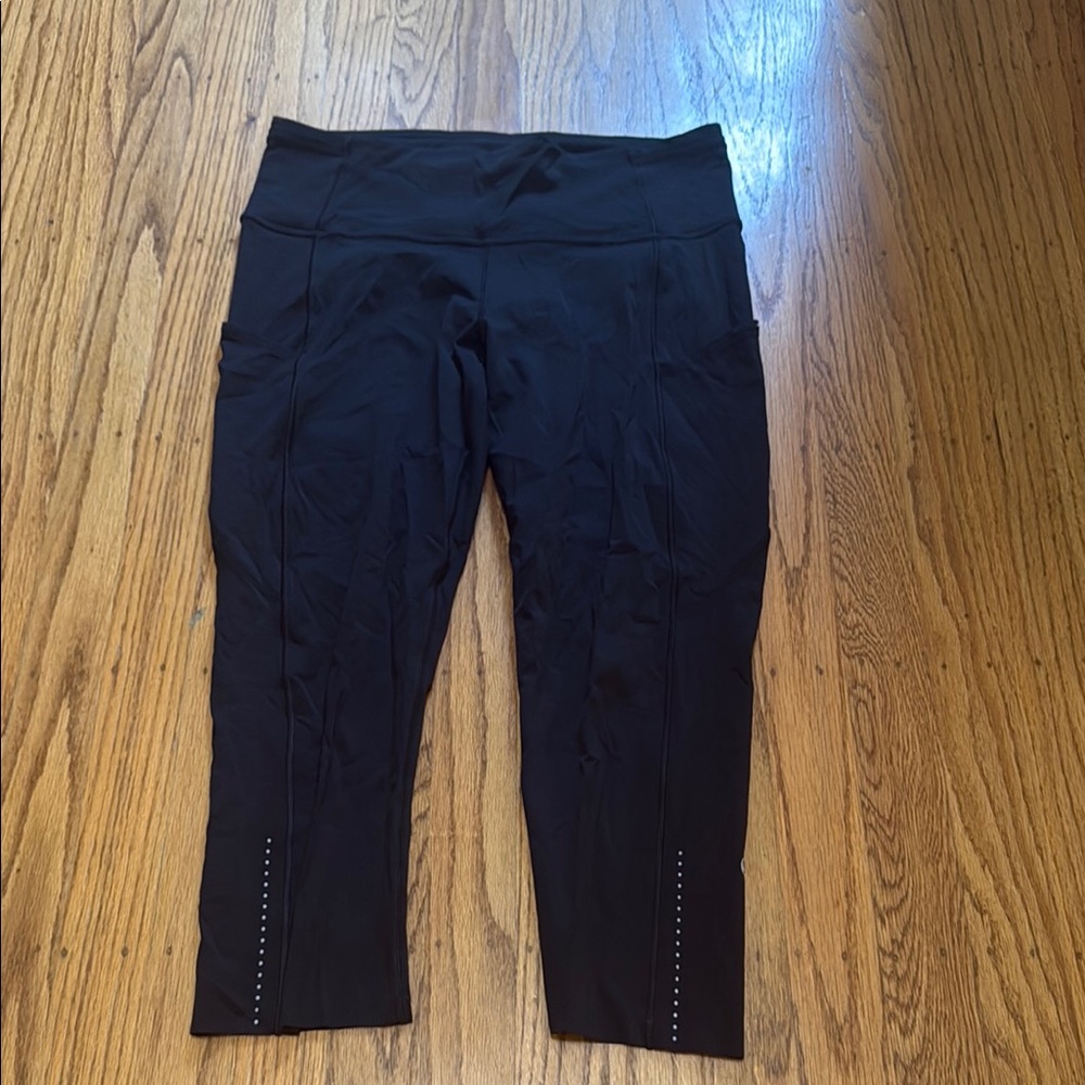 Lululemon Athletica Black Capri Leggings with Reflective Accents & Side Pockets